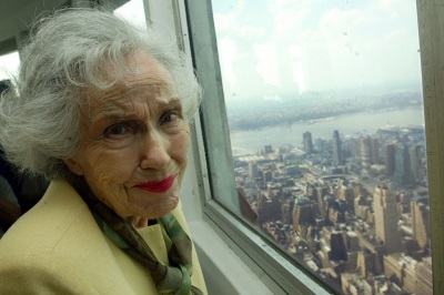  King Kong's lead actress, Fay Wray, visits the observation deck on the 102nd floor of the Empire State Building in New York, Saturday, May 15, 2004. The Empire State building was featured in the 1933 film along with Wray being lifted to the top of the building by King Kong. (AP Photo/ Mike Appleton)